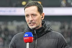 Ist mit der Entwicklung seines Teams nicht zufrieden: Dino Toppm&ouml;ller. - &copy; Marc Sch&uuml;ler/dpa