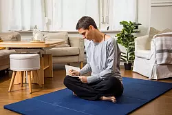 Einchecken mit sich selbst: Dabei kann auch Journaling, also das Aufschreiben von Gedanken, helfen. - &copy; Christin Klose/dpa-tmn