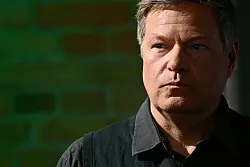 Er wolle forschen, lehren, lernen, sagt Habeck. (Archivbild) - © Sebastian Gollnow/dpa