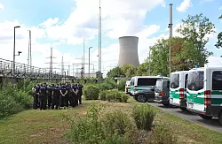 Die K&uuml;hlt&uuml;rme des stillgelegten Kernkraftwerks sollen gesprengt werden. - &copy; Karl-Josef Hildenbrand/dpa