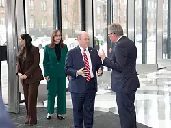 Eine US-Delegation kritisiert Trump beim Besuch in D&auml;nemark. - &copy; Sebastian Elias Uth/Ritzau Scanpix Foto/AP/dpa