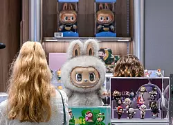 Der chinesische Hersteller und H&auml;ndler Pop Mart ist vor allem durch seine Labubu-Pl&uuml;schfiguren bekannt. - &copy; Jens Kalaene/dpa