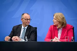 Friedrich Merz und Bärbel Bas hatten ein versöhnliches Abendessen. - © Bernd von Jutrczenka/dpa