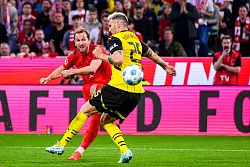 Das Kräftemessen der Bayern mit dem BVB elektrisiert immer besonders. - © Tom Weller/dpa