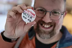 In Kinder zu investieren, ist immer sinnstiftend, sagt der Familienvater. - &copy; David-Wolfgang Ebener/dpa