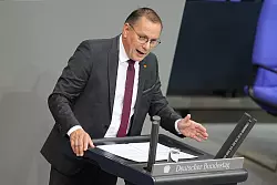 Chrupalla hatte das erste Wort. - &copy; Michael Kappeler/dpa