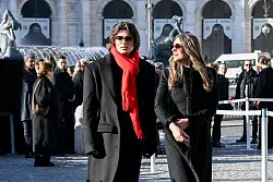 Liz Hurley und ihr Sohn Damian bei der Trauerfeier f&uuml;r den verstorbenen Modesch&ouml;pfer Valentino. - &copy; Maurizio D\\\'avanzo/IPA via ZUMA Press/dpa