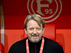 Am Samstag war Stadion-Premiere f&uuml;r Fortunas neuen Sportvorstand Sven Mislintat - jetzt entscheidet er &uuml;ber die Zukunft des Trainers Markus Anfang. - &copy; Anke Waelischmiller/dpa