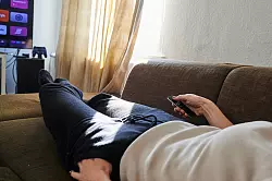 Endlich einfach zu Hause bleiben k&ouml;nnen - und nicht denken m&uuml;ssen, drau&szlig;en verpasst man etwas. Auch das ist toll am Herbst. (Symbolbild) - &copy; Annette Riedl/dpa