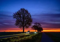 Auf dem Land sind viele auf das Auto angewiesen. (Illustration) - &copy; Patrick Pleul/dpa