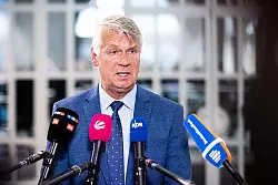 Landespolizeipräsident Brockmann schilderte im Landtag bislang unbekannte Details zum Verhalten des Friedland-Verdächtigen. (Archivbild) - © Moritz Frankenberg/dpa