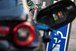 EnBW hat die Ausbauziele bei Ladepunkten gesenkt. (Archivbild) - © Marijan Murat/dpa