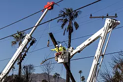 Defekte Stromleitungen können Brände auslösen. (Archivbild) - © Stephen Lam/San Francisco Chronicle/AP/dpa