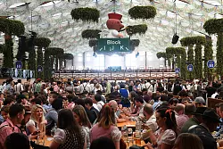 Das Münchner Oktoberfest startet. - © Felix Hörhager/dpa