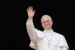 Ein Gruß auch an alle Mütter. - © Gregorio Borgia/AP/dpa