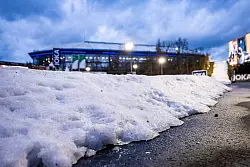 Der Schnee f&uuml;r die Strecke kommt aus einer Skihalle. (Archivbild) - &copy; David Inderlied/dpa