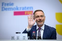 Verabschiedet sich mit dem FDP-Parteitag von der Spitze der Liberalen: Christian Lindner - © Bernd von Jutrczenka/dpa