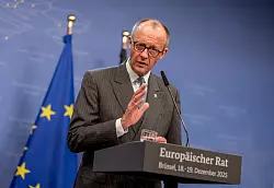 Zeigte sich am Ende mit dem Kompromiss zufrieden: Bundeskanzler Friedrich Merz. - &copy; Michael Kappeler/dpa