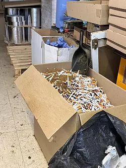 Nach eigener Aussage wussten die Männer, «dass das illegal war, was in der Halle passiert». - © Zollfahndungsamt Essen/dpa