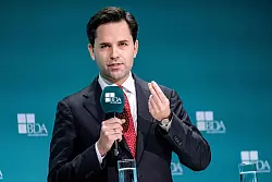 Junge-Union-Chef Johannes Winkel will nicht nachgeben. - &copy; Fabian Sommer/dpa