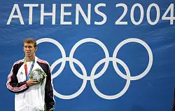 US-Schwimmstar Michael Phelps war bei den Olympischen Spielen 2004 in Athen siegreich. (Archivbild) - © picture alliance / dpa