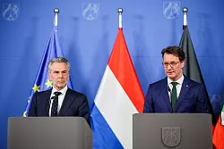 Nordrhein-Westfalen und die Niederlande sehen sich als sehr gute Nachbarn. - © Christoph Reichwein/dpa