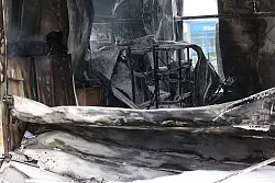 Bei dem Feuer ist vermutlich ein Millionenschaden entstanden - © David Young/dpa