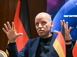 Laut Scherf wird das geplante Verteidigungssystem im All sicherstellen, «dass Europa den Kampf um seine Souveränität gewinnt.» - © Jens Kalaene/dpa