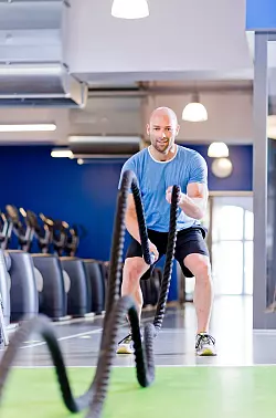 Einmal kurz auspowern, bitte! HIIT eignet sich für alle, die wenig Zeit haben. - © Monique Wüstenhagen/dpa-tmn