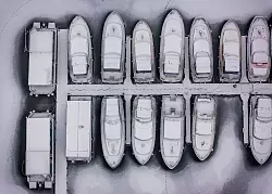 Wie lange das Eis bleibt, h&auml;ngt von mehreren Faktoren ab - nat&uuml;rlich auch von den Temperaturen. - &copy; Jens B&uuml;ttner/dpa