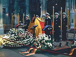 Die Trauerfeier f&uuml;r Bundeskanzler Konrad Adenauer im Jahr 1967 ist dem Psychologen Andreas Hamburger bis heute in Erinnerung (Archivbild). - &copy; picture alliance / Otto Noecker/dpa