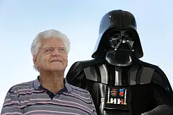 Der Schauspieler David Prowse spielte Darth Vader in der ursprünglichen Star Wars-Filmtrilogie. - © Susanna Saez/EFE/EPA/dpa
