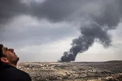 Das Foto des dpa-Fotografen Anas Alkharboutli zeigt aufsteigenden Rauch w&auml;hrend der anhaltenden K&auml;mpfe in Syrien. - &copy; Anas Alkharboutli/dpa