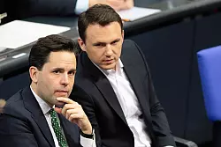 Die junge Unionsabgeordneten müssen nun überlegen, ob sie mitmachen - hier Johannes Winkel und Pascal Reddig (r.) von der CDU. (Archivfoto) - © Markus Lenhardt/dpa