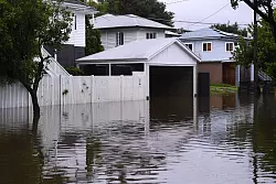 Hunderttausende Haushalte sind ohne Strom. - © Jono Searle/AAP/dpa