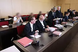 Weil die meisten Zeugen und ein Angeklagter fehlten, ist der Prozess um die «Mutter aller Hochzeitskorsos» erneut vertagt worden. - © David Young/dpa