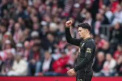 Torsch&uuml;tze Fabian Rieder jubelt &uuml;ber seinen getroffenen Elfmeter. - &copy; Marius Becker/dpa