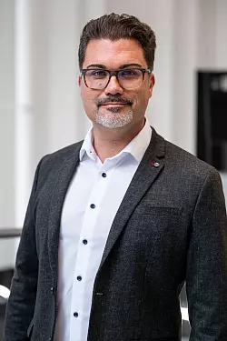 Prof. Dr. Jan Standke ist Vorstandsvorsitzender des Arbeitskreises für Jugendliteratur. - © Sebastian Kissel/Arbeitskreis Jugendliteratur e.V./dpa-tmn