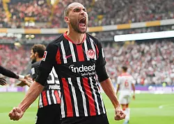 In der Bundesliga erfolgreich: Bas Dost im Trikot von Eintracht Frankfurt. (Archivbild) - © Arne Dedert/dpa