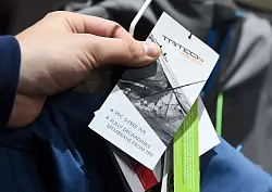 Gut f&uuml;r die Umwelt: auf eine m&ouml;glichst PFAS-freie Herstellung der Outdoor-Klamotten achten. - &copy; Tobias Hase/dpa/dpa-tmn