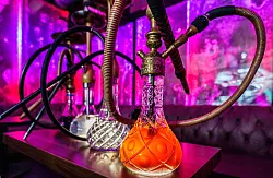 Shishas schmecken nach Apfel, Kirsche, Zimt, Minze oder zahlreichen anderen Aromen. (Archivbild) - &copy; Andreas Arnold/dpa