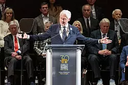 Clinton f&uuml;r mehr Miteinander - &copy; Alonzo Adams/FR159426 AP/AP/dpa