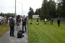 Journalisten bereiten sich auf das Treffen von Trump und Putin in Alaska vor. - &copy; Luzia Geier/dpa