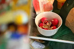 Das Sch&uuml;sselbund im K&uuml;hlschrank kann Hinweis darauf geben, dass ein Mensch eine Demenz entwickelt. (Archivbild) - &copy; Karl-Josef Hildenbrand/dpa/dpa-tmn