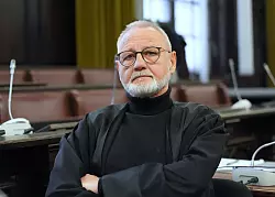 Opferanwalt H&ouml;rning vertritt die Nebenkl&auml;gerin und warnt vor dem Versuch einer T&auml;ter-Opfer-Umkehr. - &copy; Marcus Brandt/Pool dpa/dpa