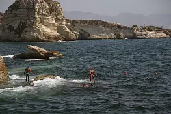 Die Wasserqualit&auml;t an privaten Beachclubs ist oft besser, da hier keine Abw&auml;sser abgef&uuml;hrt werden. - &copy; Marwan Naamani/dpa
