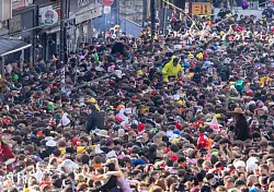 Das Z&uuml;lpicher Viertel in K&ouml;ln war schnell wieder prall gef&uuml;llt mit Menschen. - &copy; Thomas Banneyer/dpa
