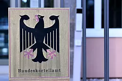 Das Bundeskartellamt hat die Preisänderungen der rund 15.000 Tankstellen in Deutschland im Blick. (Archivbild) - © Wolf von Dewitz/dpa