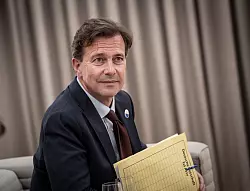 Der deutsche Botschafter Steffen Seibert kritisiert Israels Stopp für Gaza-Hilfslieferungen. (Archivbild) - © Michael Kappeler/dpa