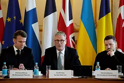Westliche Staats- und Regierungschefs sowie die Spitzen von EU und Nato kamen in London zu einem Ukraine-Gipfel zusammen. - © Christophe Ena/Pool AP/dpa